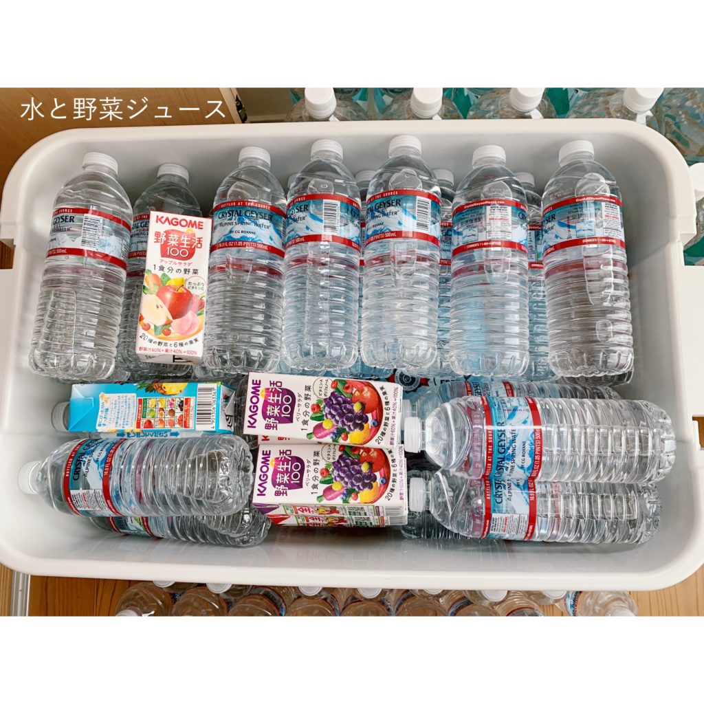 水と野菜ジュース
